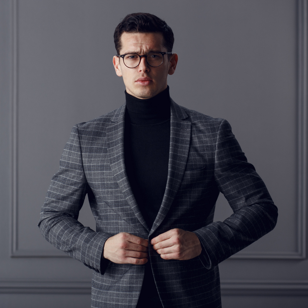 Szary garnitur w męskich stylizacjach. Sprawdź, jak go nosić na co dzień, a jak na specjalne okazje!